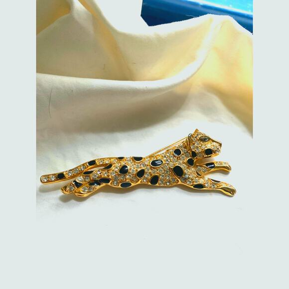 Vintage signed Trifari, leopard brooch, gold tone with black enamel, 4inch pin - Picture 2 of 12